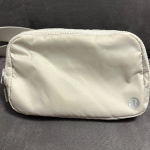Lulu lemon belt bag